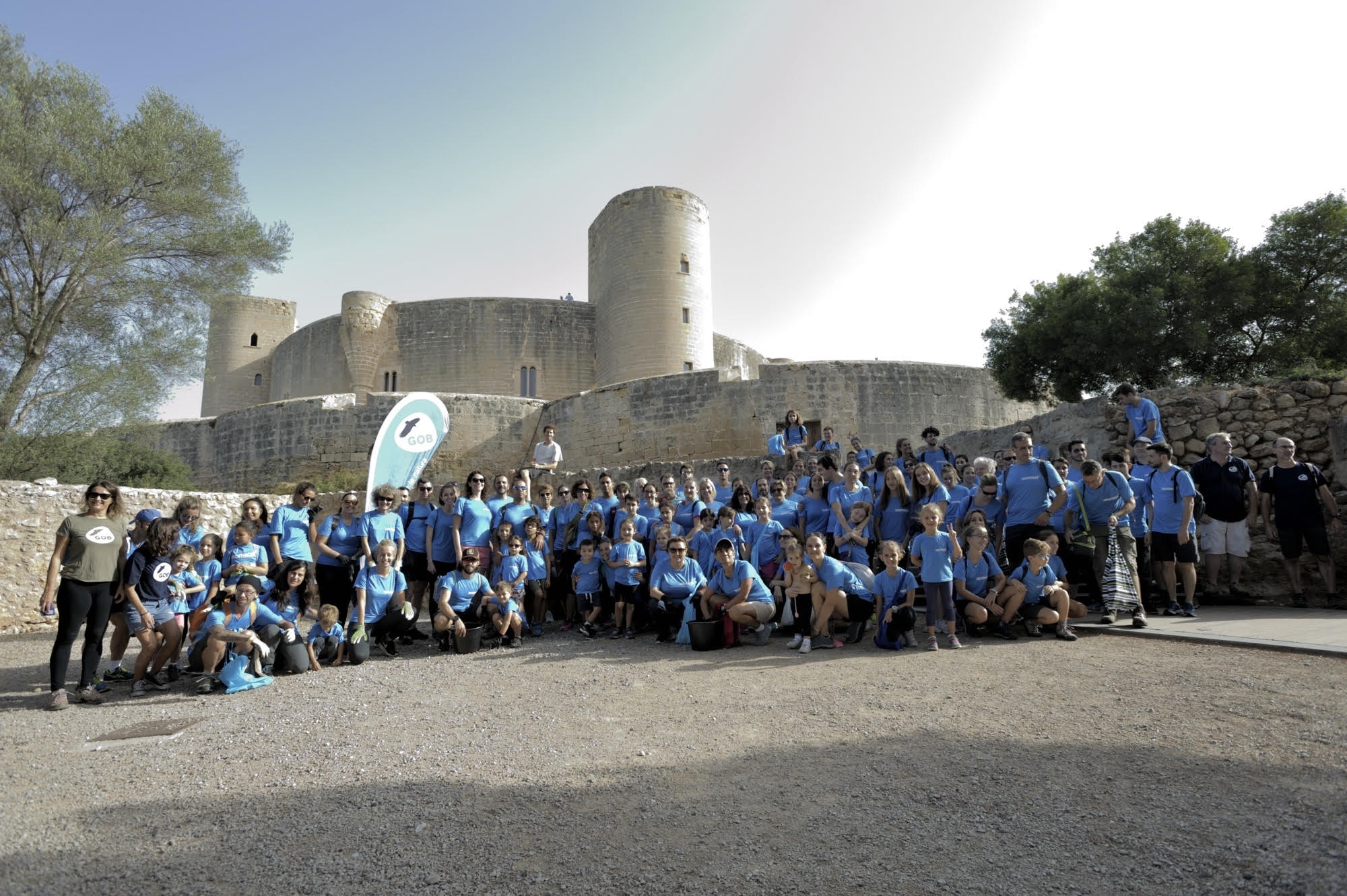 Imatge del grup de voluntaris de la jornada ambiental d'ahir realitzada per Luís Alberto Domínguez